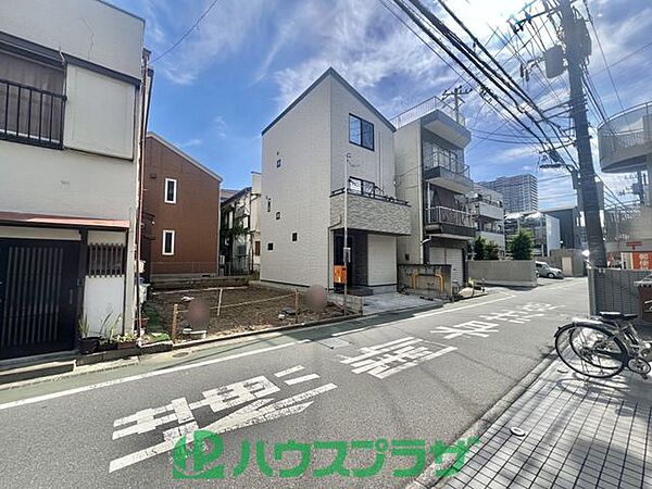 スーパーやコンビニがすぐそばにありとても便利ですね! （2026年10月撮影）