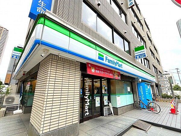 ファミリーマート市川駅西店 徒歩2分。 100m
