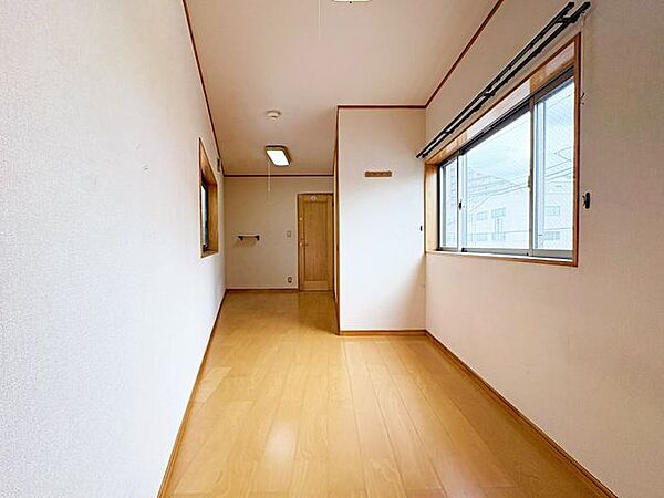白や木目を基調とした美しい内装。どんな家具とも相性の良いデザイン。