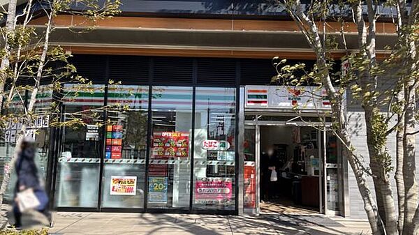 セブンイレブン十条駅前店 1m