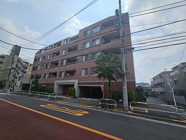 【駅徒歩6分の角部屋】　部屋面積82m2のゆったりとした角部屋です。R8年7月撮影