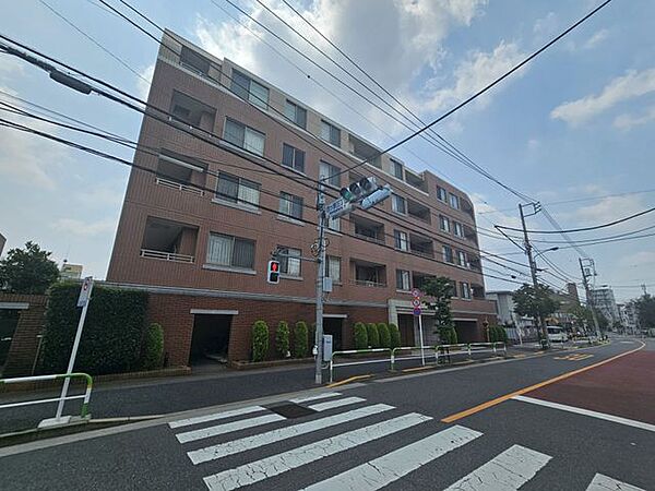 【足音を気にしなくて良い部屋】　下階にお部屋がない為足音も気にせず生活できます。R8年7月撮影
