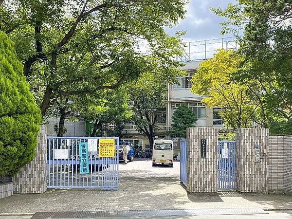 北区立赤羽台西小学校 徒歩9分。 700m