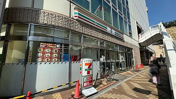 セブンイレブン赤羽駅西口店 徒歩3分。 180m