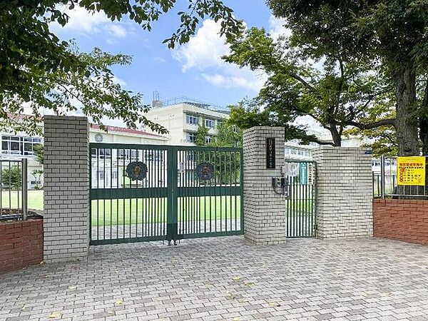 北区立滝野川第三小学校 160m