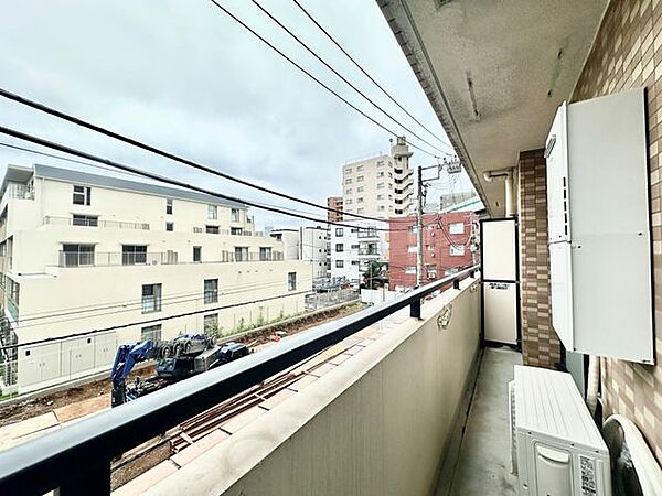 窓の外に広がる美しい景色。毎日の暮らしに贅沢な開放感と癒やしを。