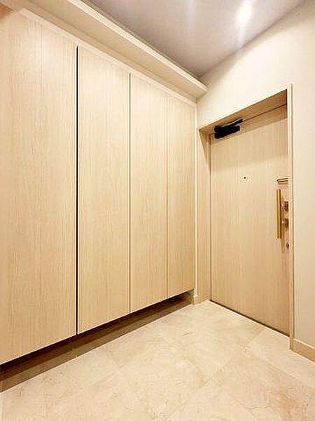 お家の第一印象を決める美しい空間。ゲストを心地よく迎え入れる顔。