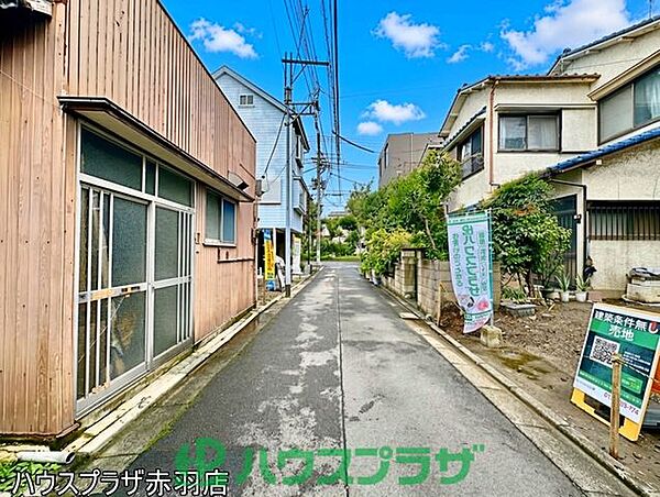 前面道路含む現地外観写真