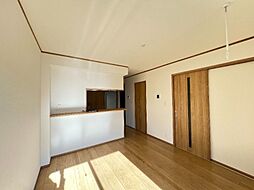 ラークスパー 1階1LDKのリビング/ダイニング