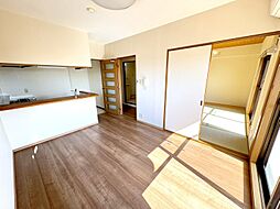 メビウスエース 301 3階3DKのリビング/ダイニング