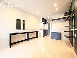 ウエストウイングV 102 1階ワンルームのリビング/ダイニング