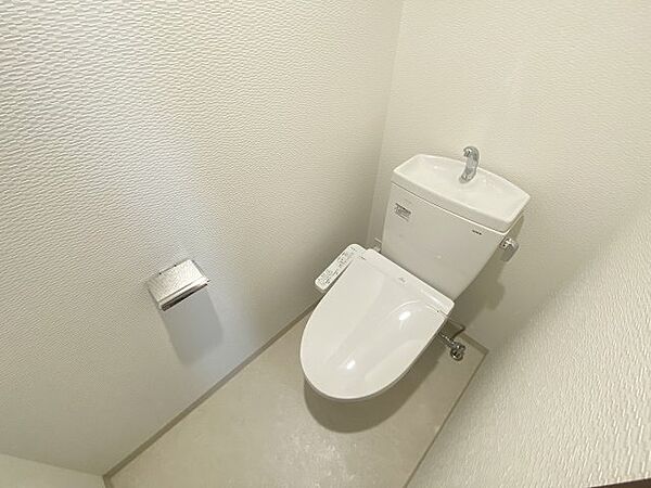 画像13:シンプルで使いやすいトイレです