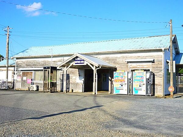 【周辺環境】最寄り駅である那古船形駅までは約200mほどとなります。徒歩でおよそ3分の距離です。送り迎えやバスの利用も可能ですので、お子様のお出かけやご友人の来訪にも便利ですね。