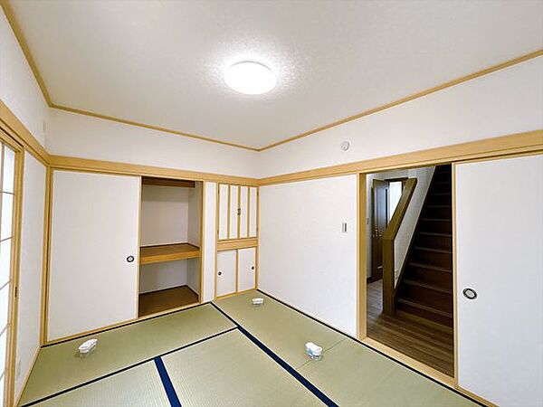 【内外装リフォーム済み】1階和室の様子。こちらは和室の表替えを行います。