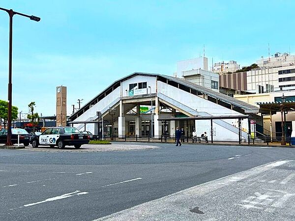 木更津駅(JR東日本 内房線) 【周辺環境】最寄り駅であるJR内房線木更津駅までは約5.4mほどとなります。車でおよそ17分の距離です。送り迎えやバスの利用も可能ですので、お子様のお出かけやご友人の…