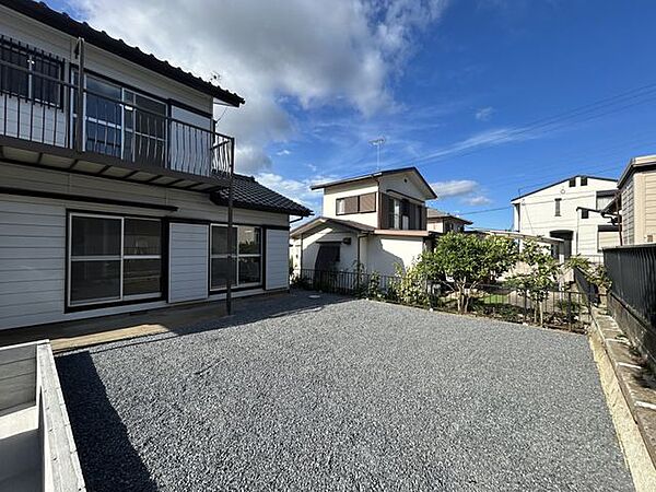 【内外装リフォーム完成済み】お庭の様子。広々としたお庭スペース付き。家庭菜園やガーデニングも楽しめます。