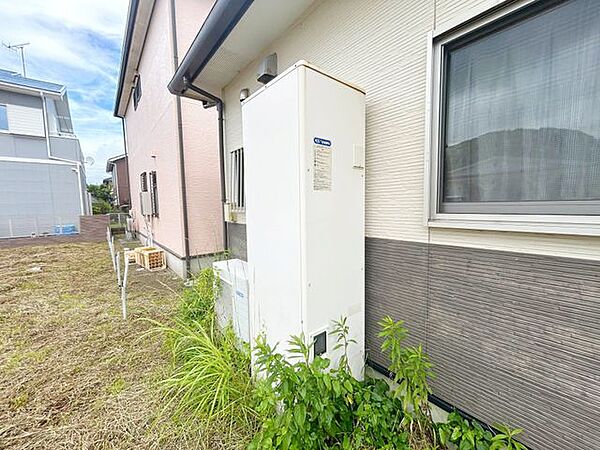 【期間限定8/2まで現況販売】オール電化住宅に欠かせないエコキュートを設置済み。光熱費を抑えやすく、環境にも配慮された設備です。平家ならではのコンパクトな生活動線です。