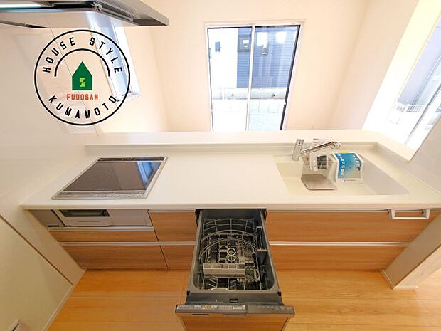広くて使いやすいキッチン。グリル・食器洗い乾燥機・浄水器も完備。