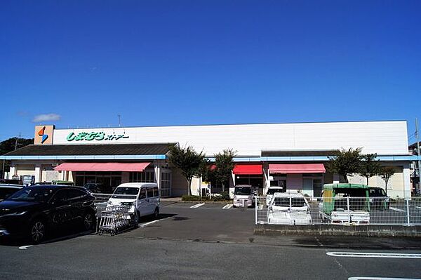 しまむらストアー旭店しまむらストアー旭店 810m