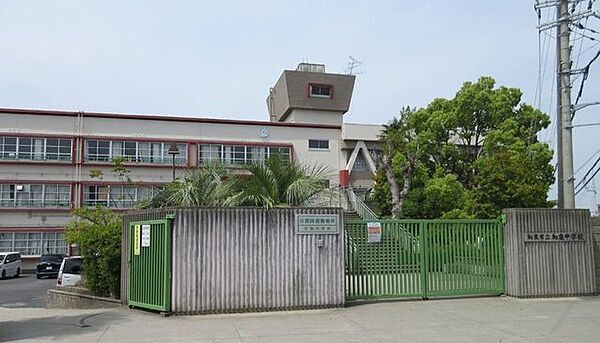 和泉市立和泉中学校 850m