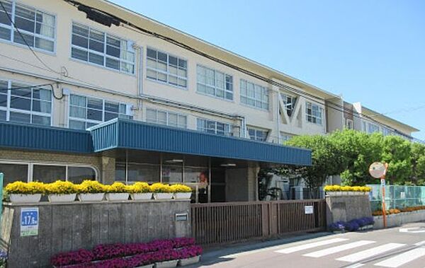 貝塚市立第二中学校 1970m