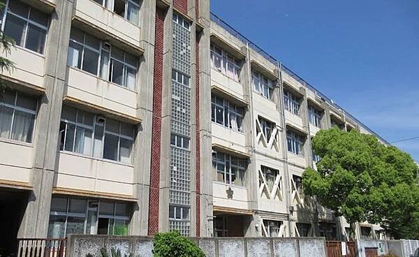 泉大津市立小津中学校 410m
