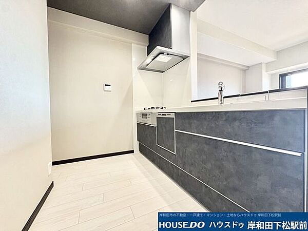 食器洗浄乾燥機付きのキッチン♪使い終わった食器も食洗器で洗えば作業スペースはいつでもすっきり♪