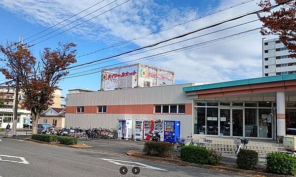 デイリーカナート 鶴山台店 1210m
