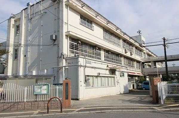 和泉市立国府小学校和泉市立国府小学校まで徒歩730m 770m