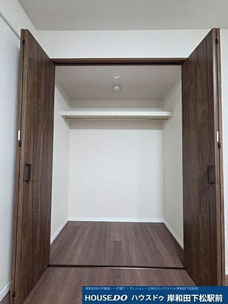 各所に充実した収納スペースを配置。お部屋に余計な家具を置かず、居室空間を広く有効に使えます。