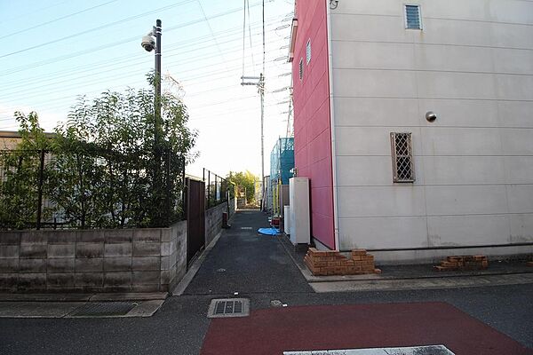 ■前面道路含む現地写真■東側