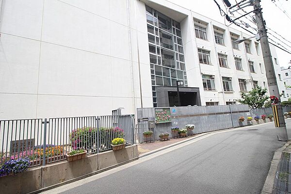 大阪市立下福島中学校◇徒歩8分