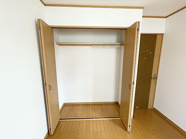 １階洋室５．７帖クロゼット写真です。