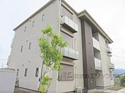 石生駅よりバス19分 徒歩3分 築6年1ヶ月 3階建の賃貸物件