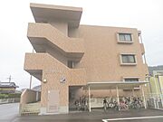 綾部駅より徒歩26分 築27年4ヶ月 3階建の賃貸物件
