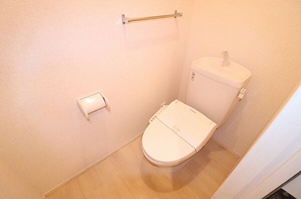 画像6:トイレ 温水洗浄暖房便座