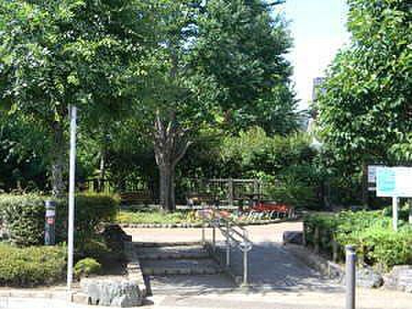 八幡山かまのくち緑地 50m