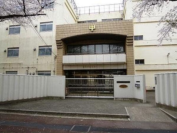 世田谷区立駒留中学校 1560m