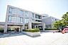 周辺：世田谷区立中央図書館 480m