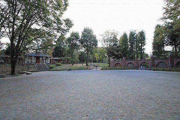 世田谷区立希望丘公園 520m