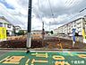 外観：前面道路含む現地写真