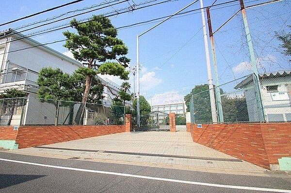 世田谷区立緑丘中学校 530m