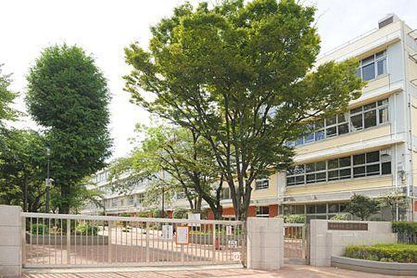 世田谷区立三宿中学校 1110m