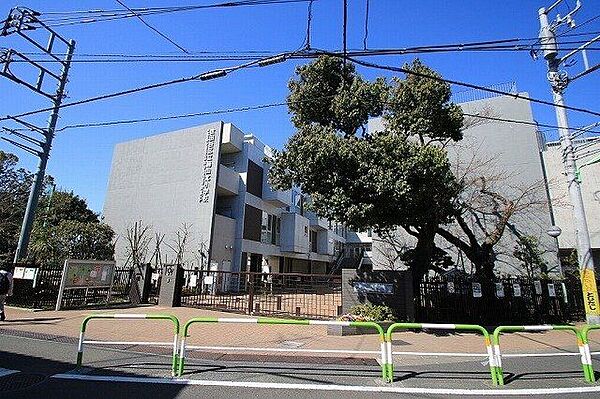 世田谷区立烏山北小学校 710m