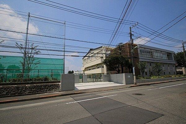 深沢中学校 700m