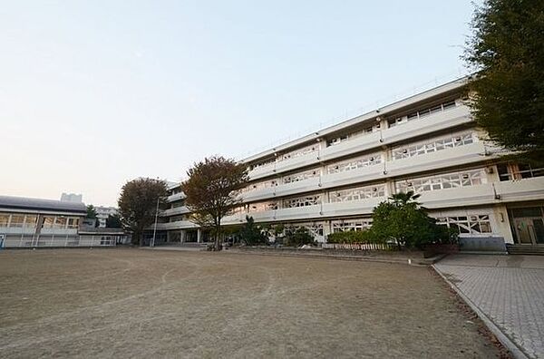 調布市立第一小学校 380m