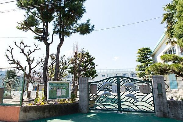 世田谷区立等々力小学校 680m