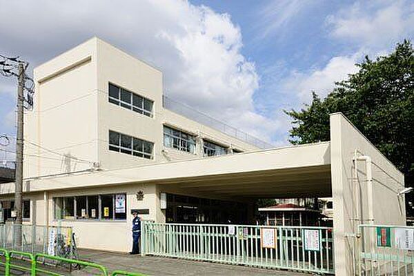 世田谷区立武蔵丘小学校 580m