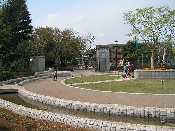 小泉公園 160m