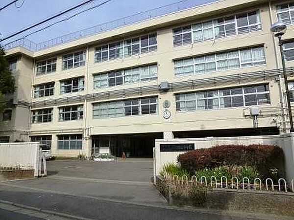 世田谷区立上祖師谷中学校 2060m